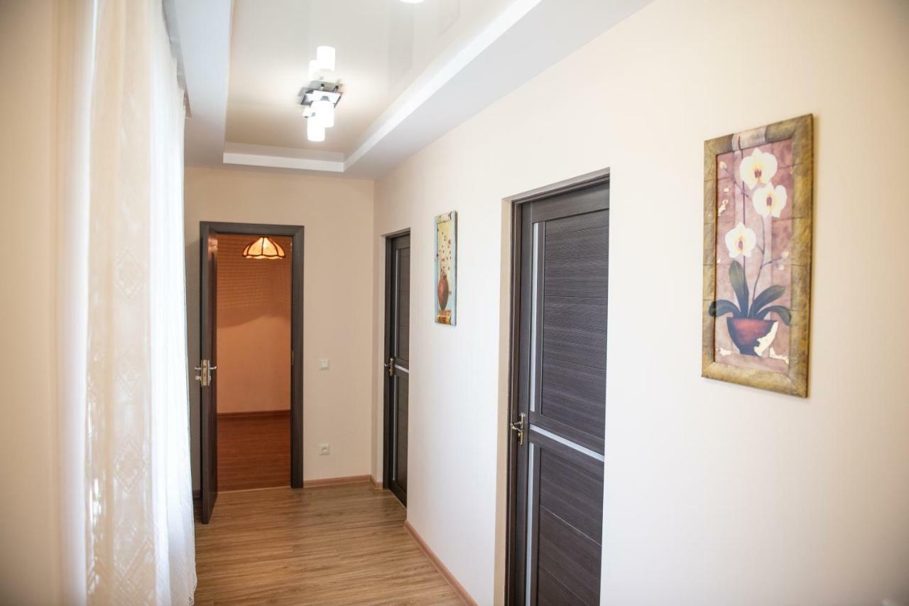 Apartment затишна оселя
